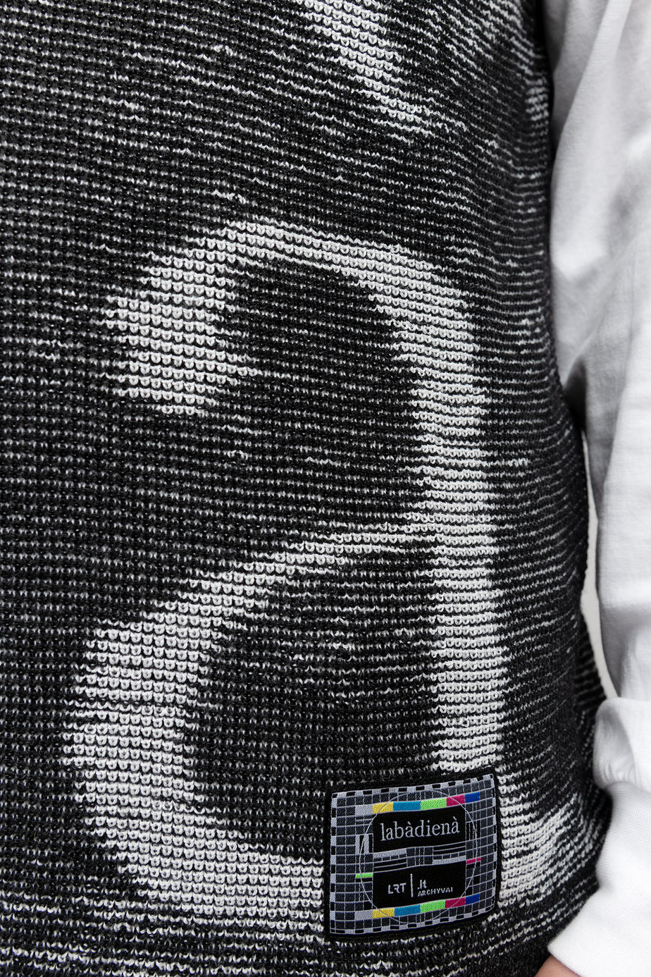 labàdienà X LRT Archyvai knitted vest
