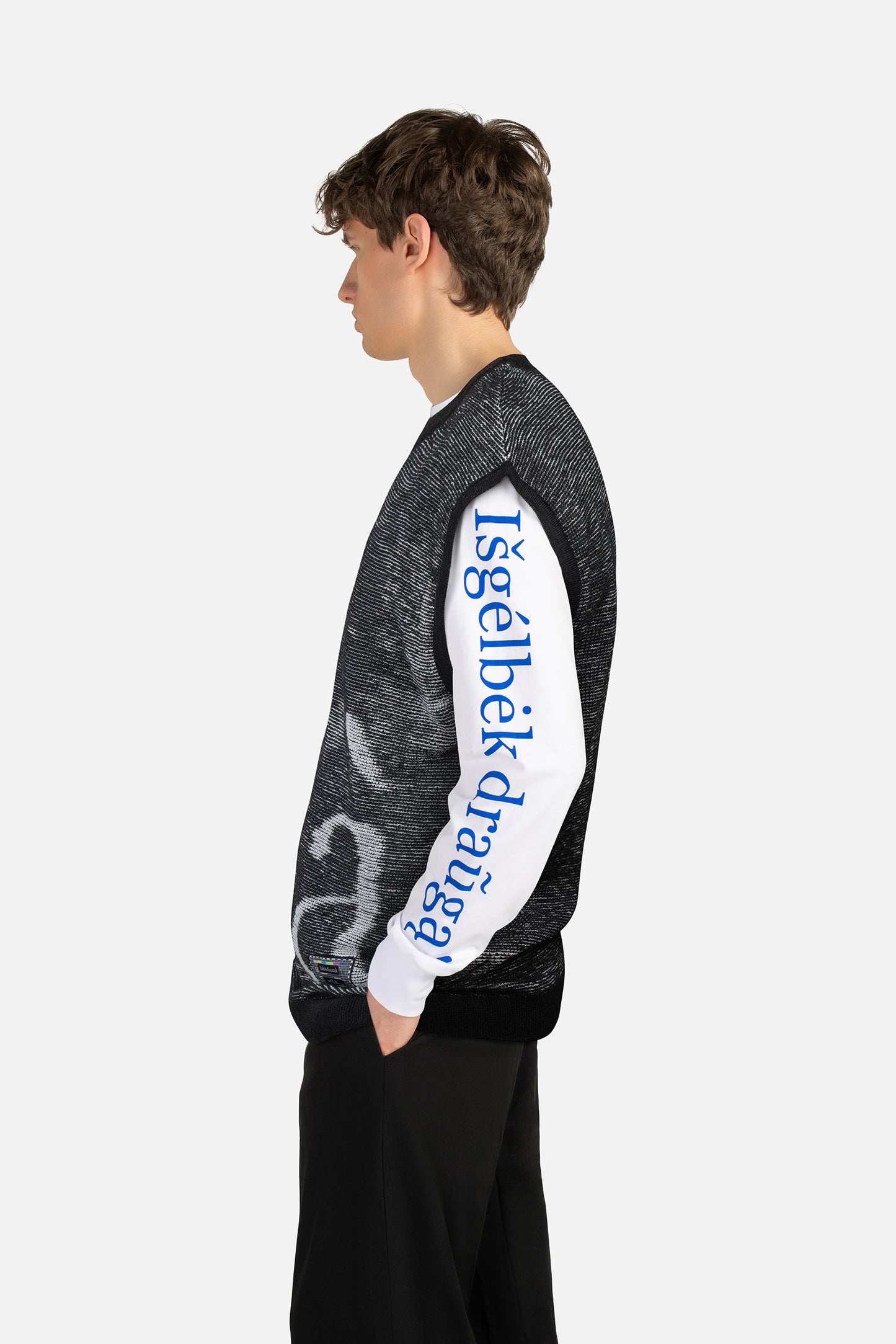 labàdienà X LRT Archyvai megzta liemenė