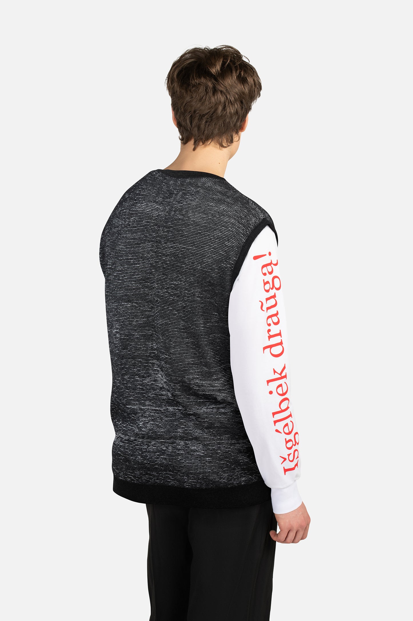 labàdienà X LRT Archyvai megzta liemenė