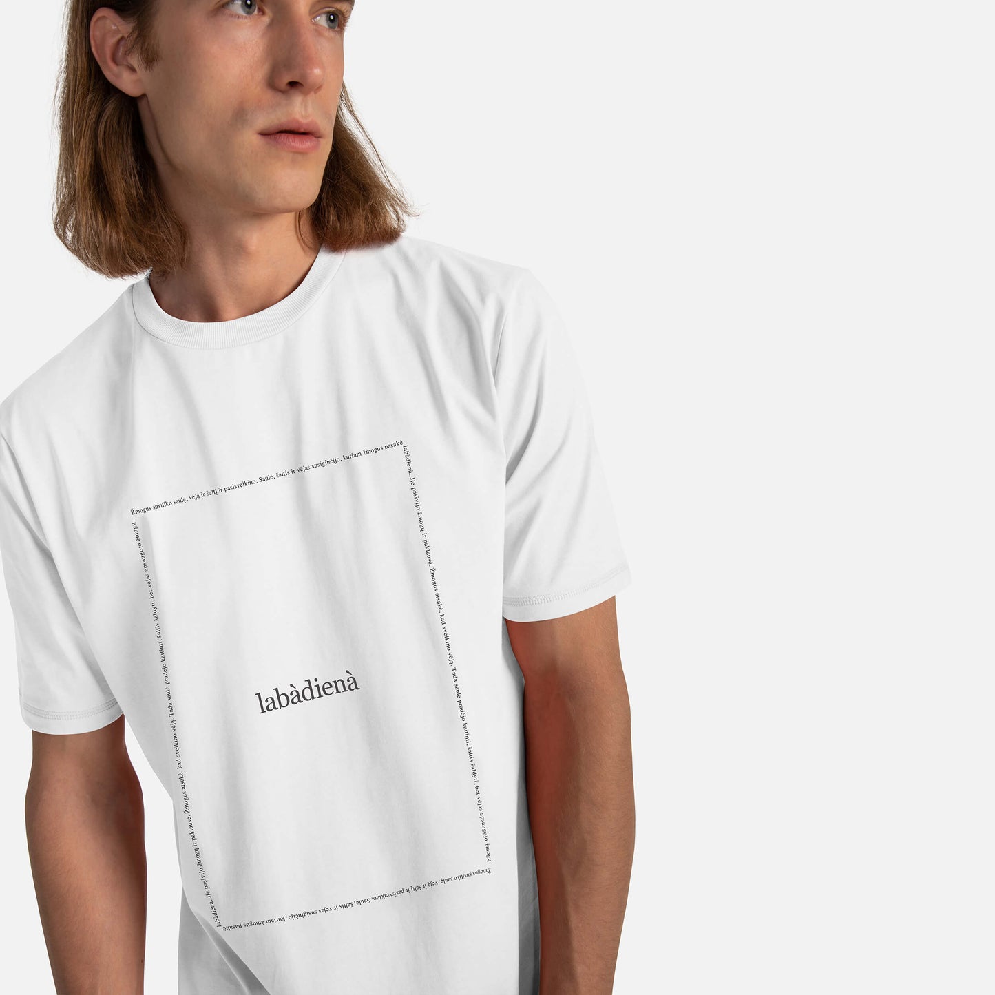 Marškinėliai labàdienà